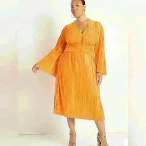 Eloquii Plisse Dress  With Twist Detail size 18